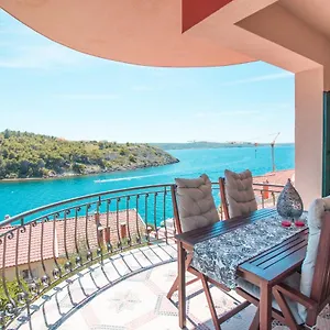 Mali Dvor Novigrad Appartement